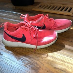 coral nike youth shoes